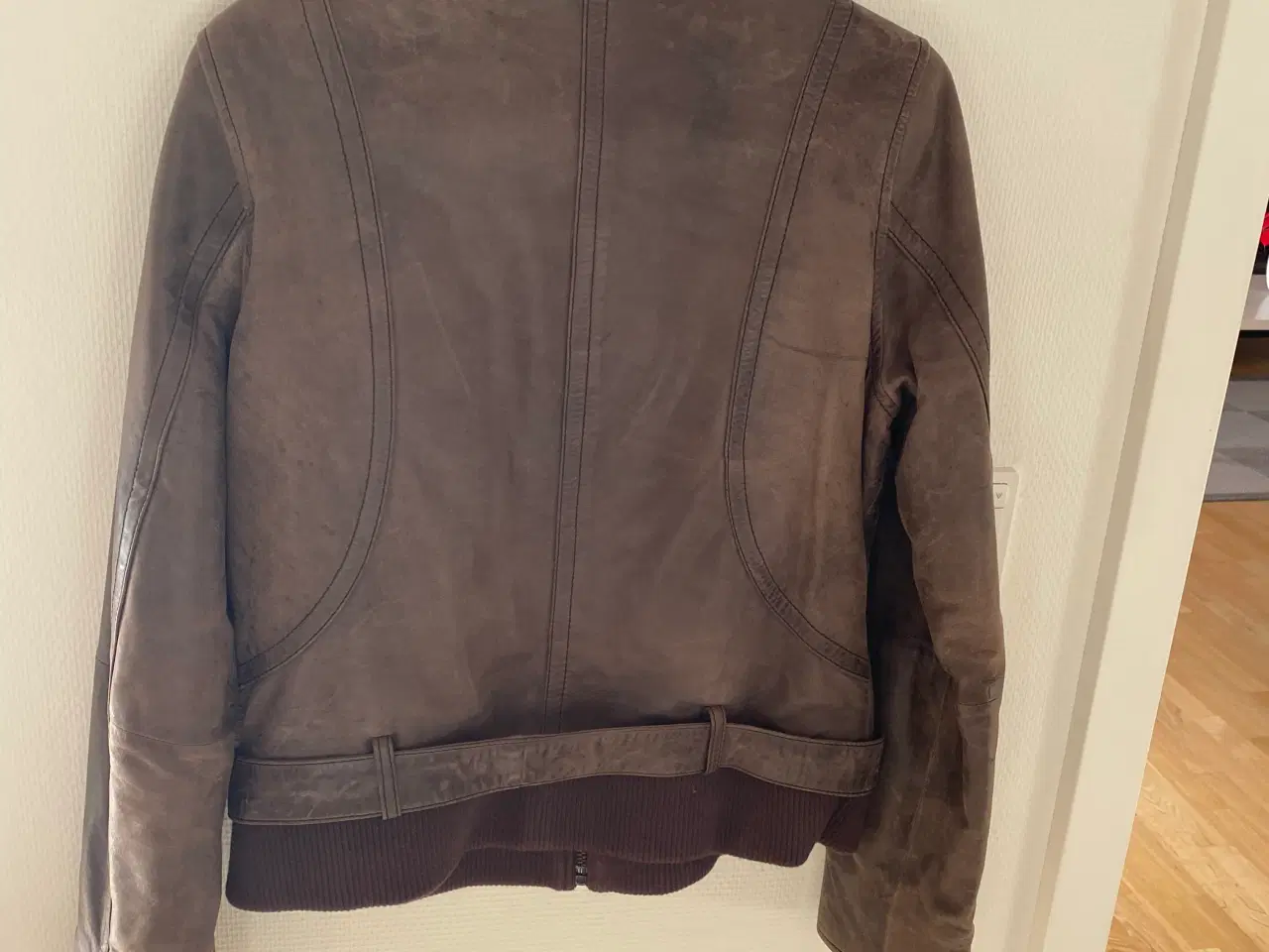 Billede 2 - Brun skind jakke str. M