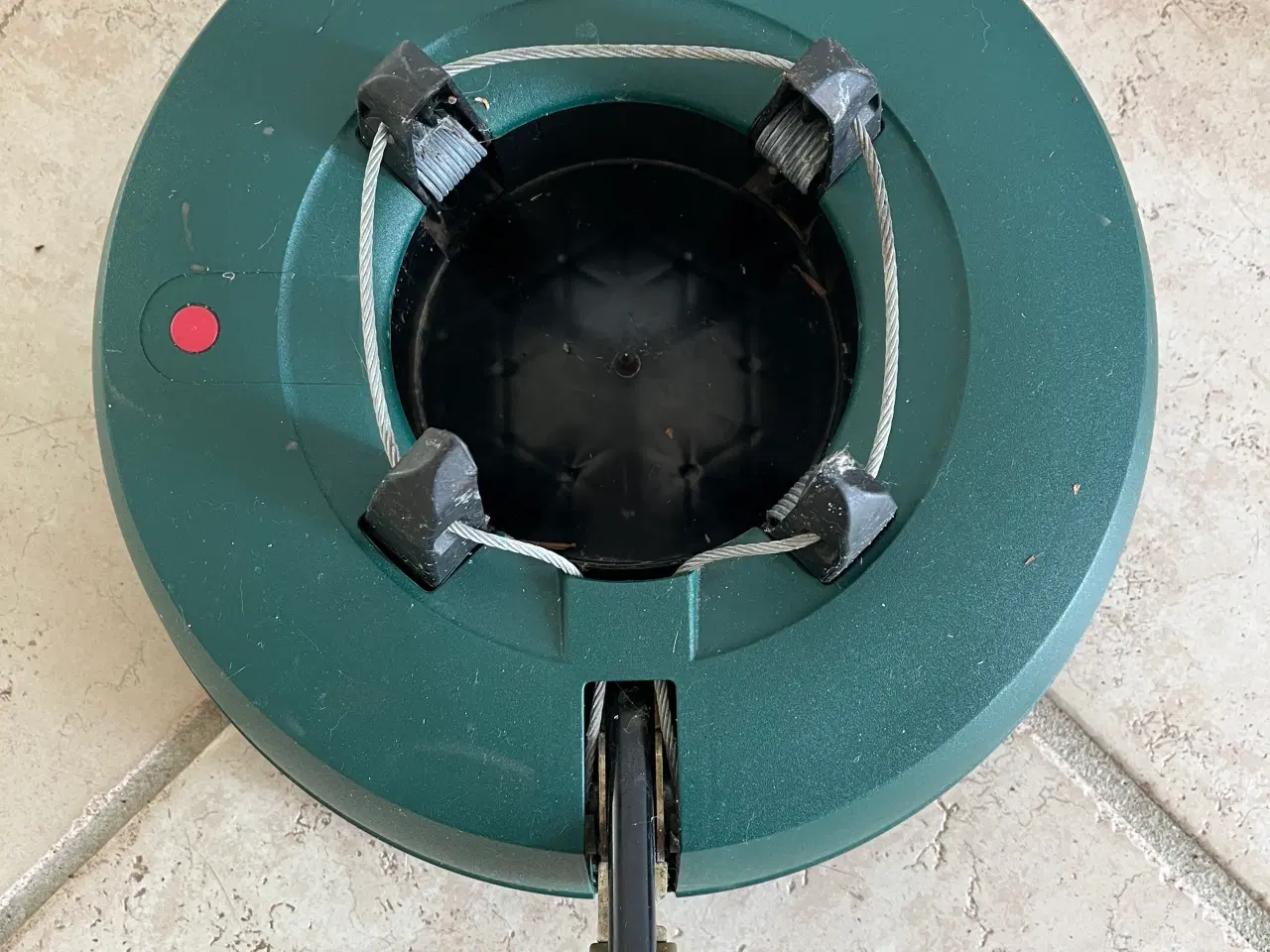 Billede 2 - Juletræsfod med pumpe og vandbeholder