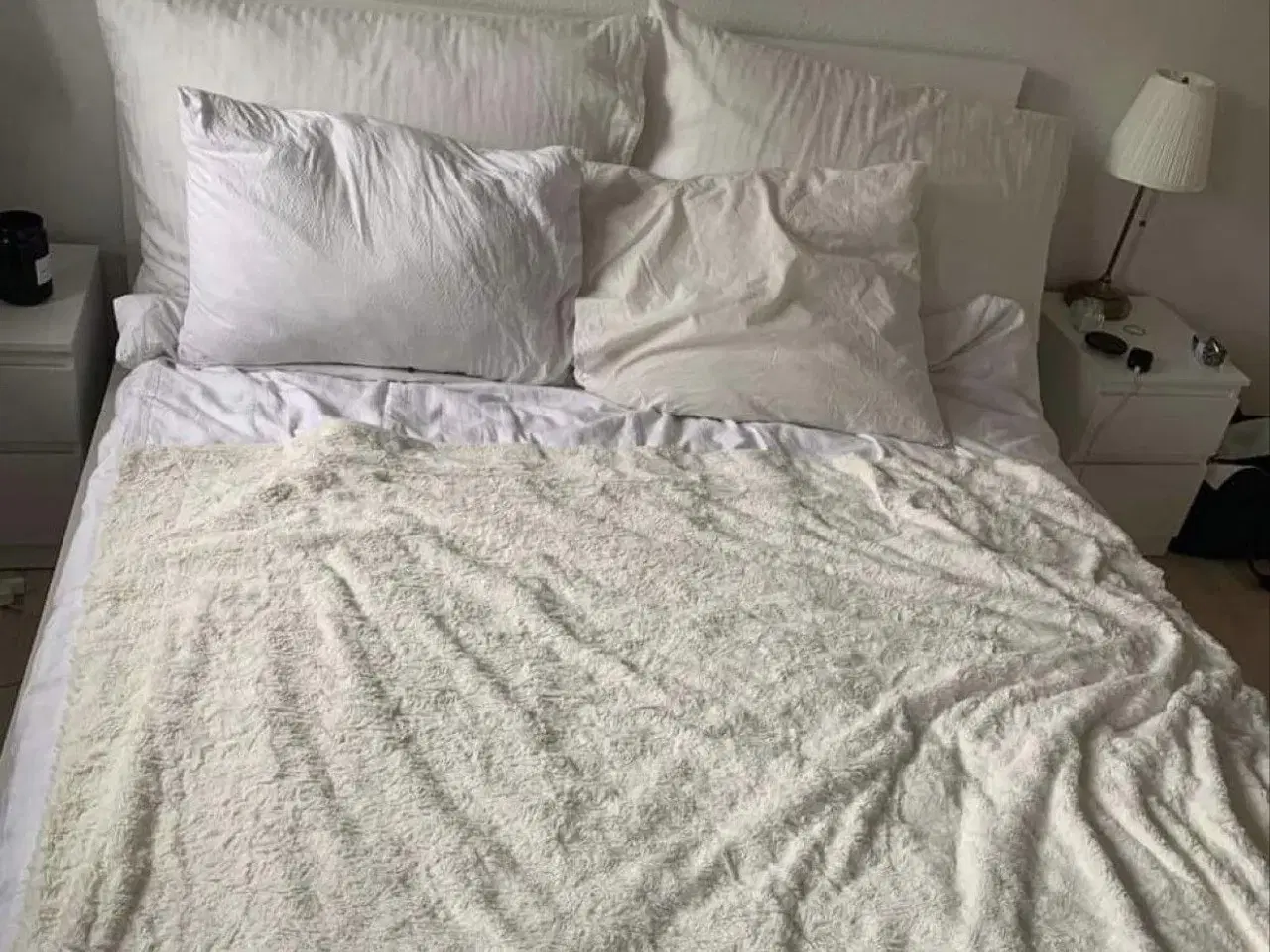 Billede 5 - seng, madras og sengebord