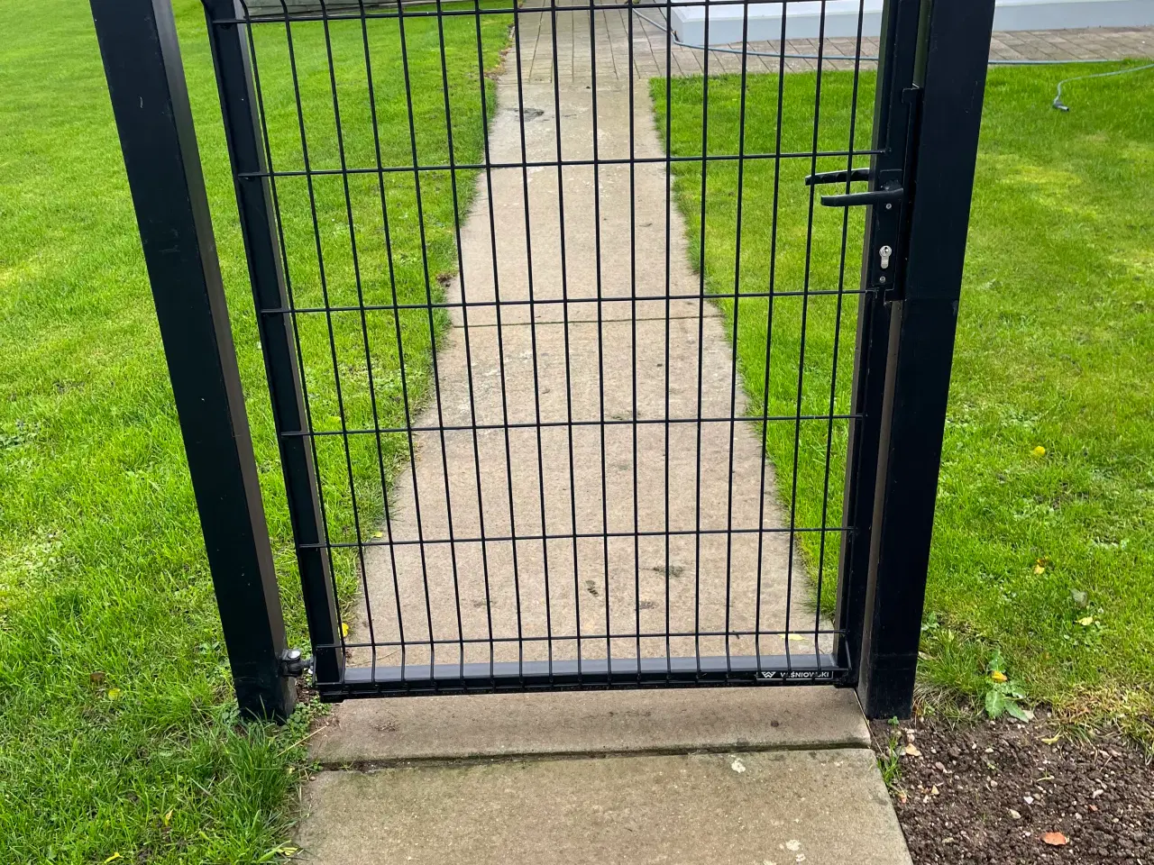 Billede 1 - 17,5 meter havehegn med låge til
