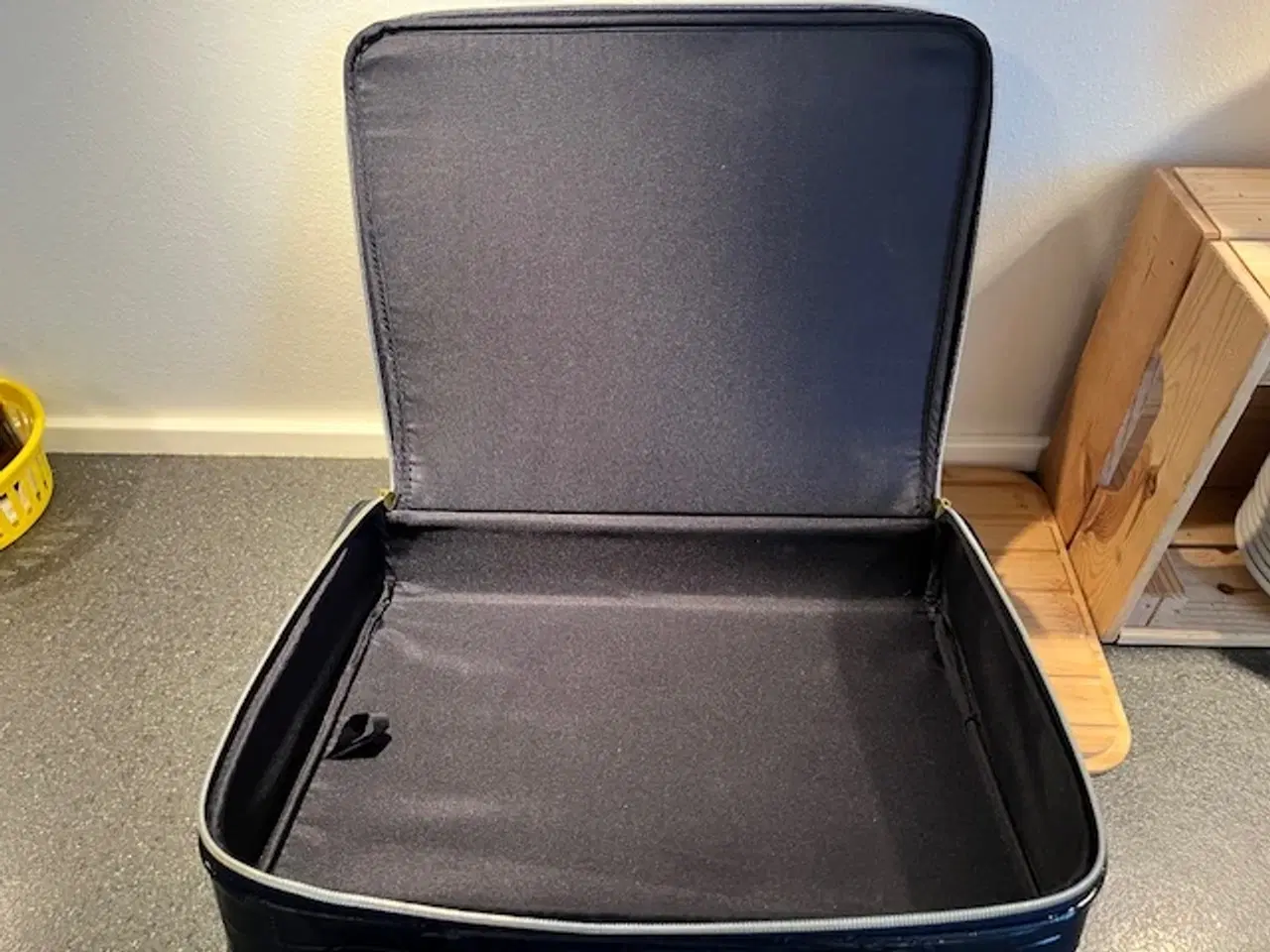 Billede 6 - Eksklusiv Estée Lauder Makeuptaske – Mørkeblå (XL)