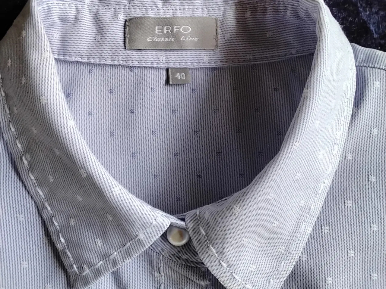 Billede 7 - ERFO dameskjorte str 40 lyseblå / perlemorsknapper