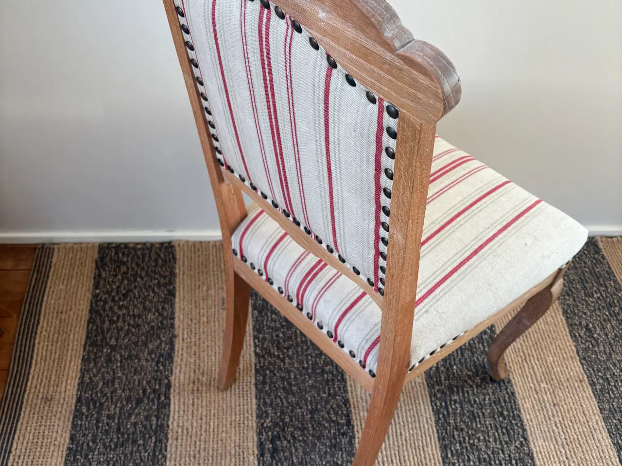 Billede 3 - Fin stol med snirkler