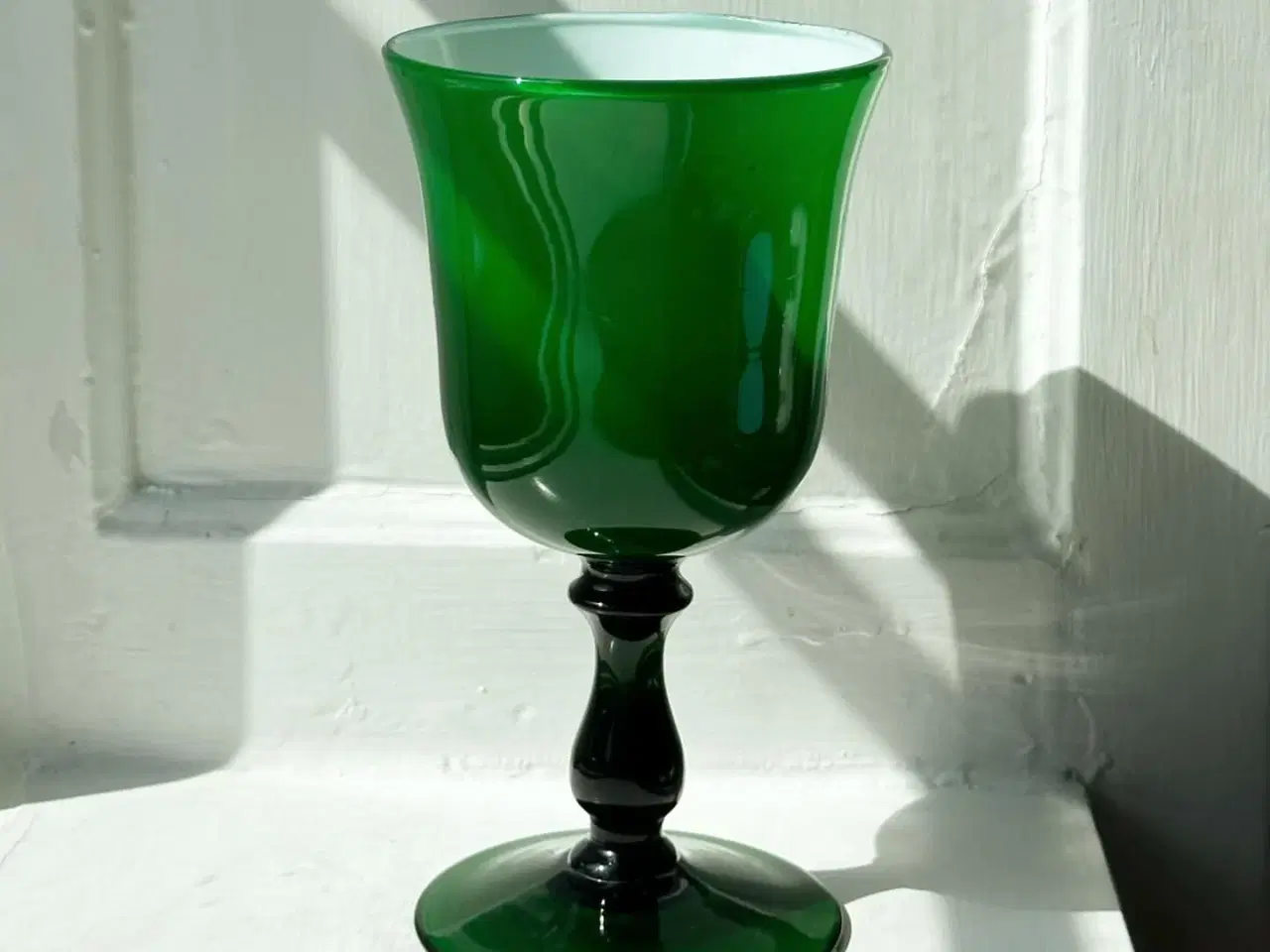Billede 1 - Bæger på fod, hvidt og grønt glas