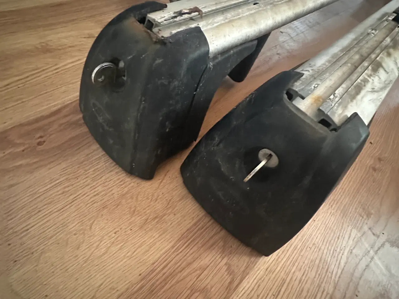 Billede 3 - Ford Kuga 2021, tagbøjler sølv metal