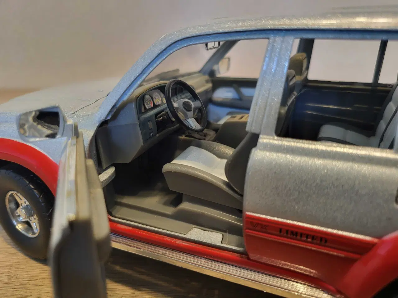 Billede 7 - Modelbil: Toyota Land Cruiser 1992.  Skala 1/18.