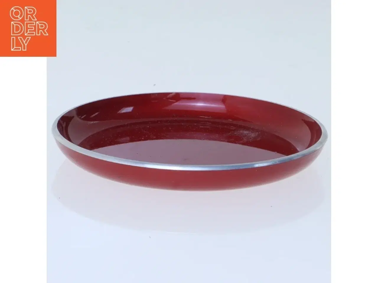 Billede 1 - Rødt fad med messingkant (str. Ø 8,5 cm)