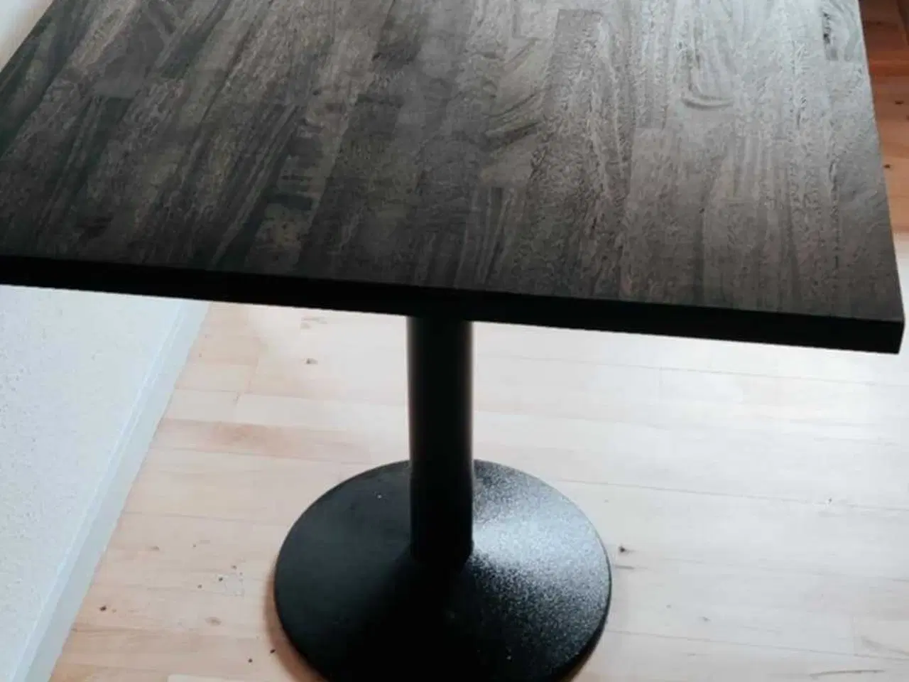 Billede 4 - Cafebord med massiv bordplade