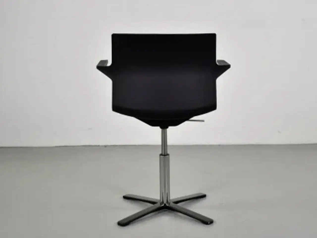 Billede 3 - Dynamobel konferencestol med sort polster og armlæn