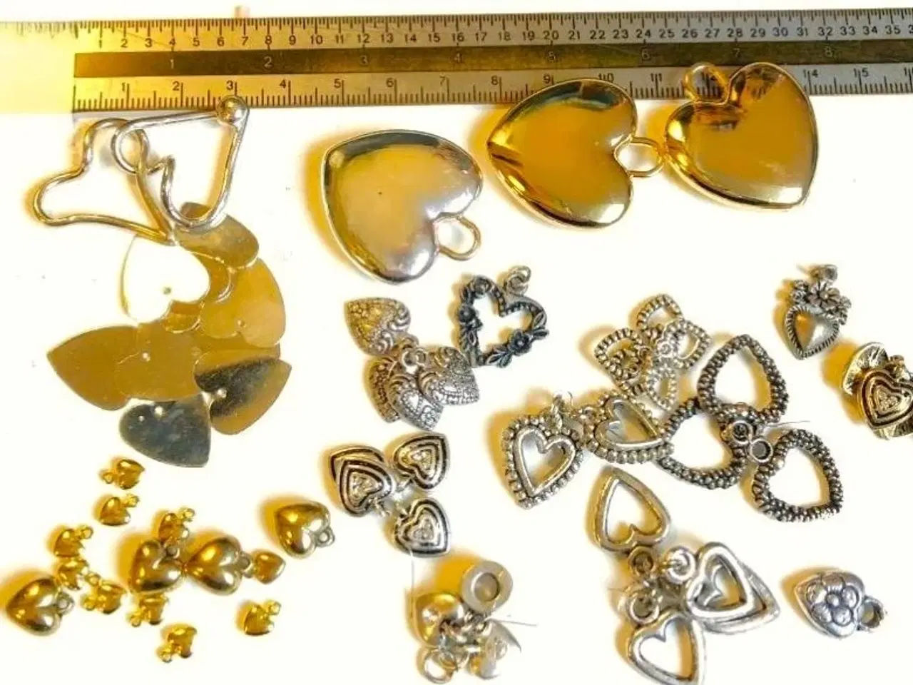 Billede 4 - 14 gyldne hjertevedhæng til din valentin :-) <3