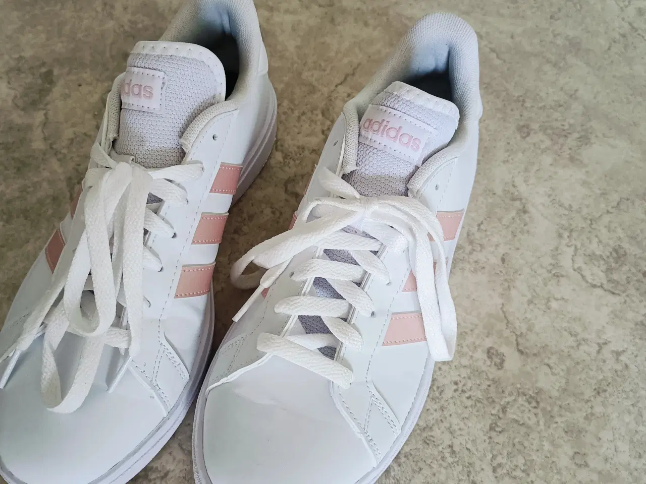 Billede 2 - Adidas sko størrelse 41 
