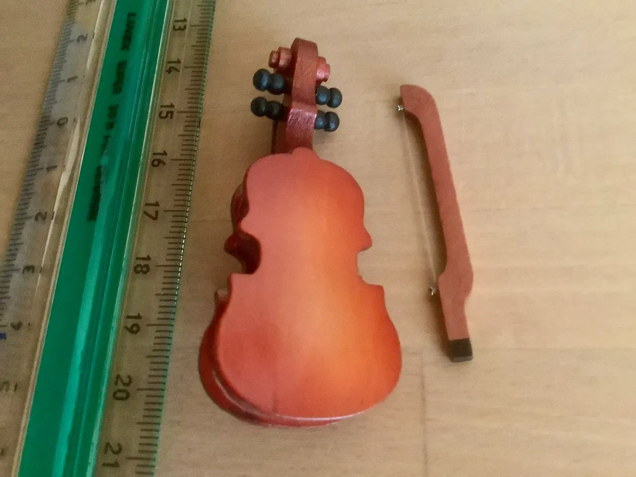 Billede 4 - Lille nisse i gyngestol med violin.