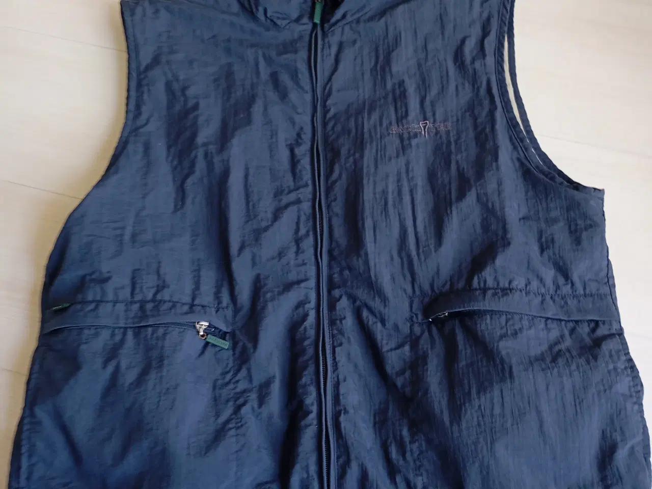 Billede 1 - Vest med mange lommer. BackTee 