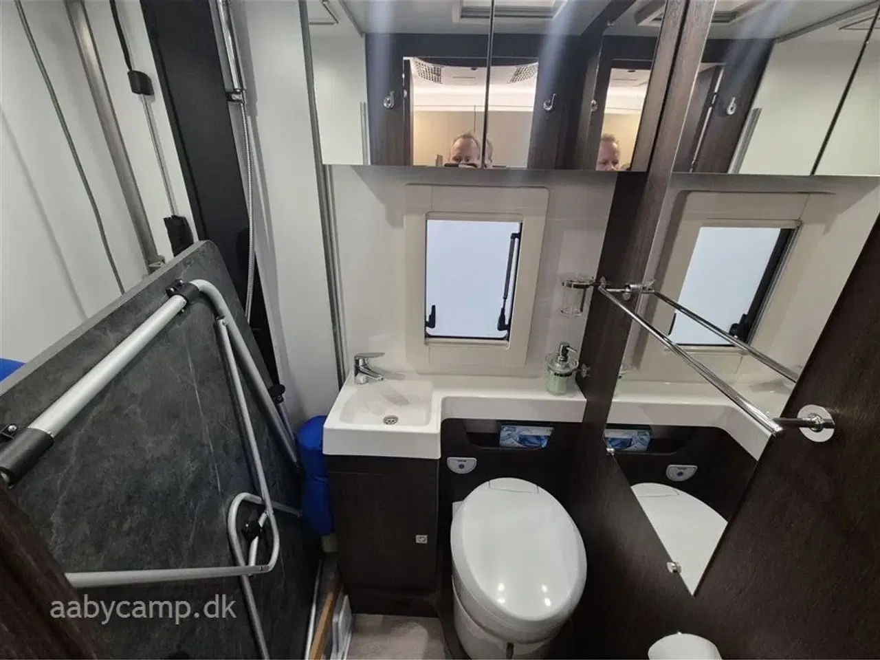 Billede 18 - 2020 - Benimar Tessoro 481 Aut.   Nk pakke. Automatgear. solcelle. Lithium Batteri. 2000w Inverter. Markise. A/C i bodel. Elektriske støtteben. Bemærk kun 20,000 Km!!!!!