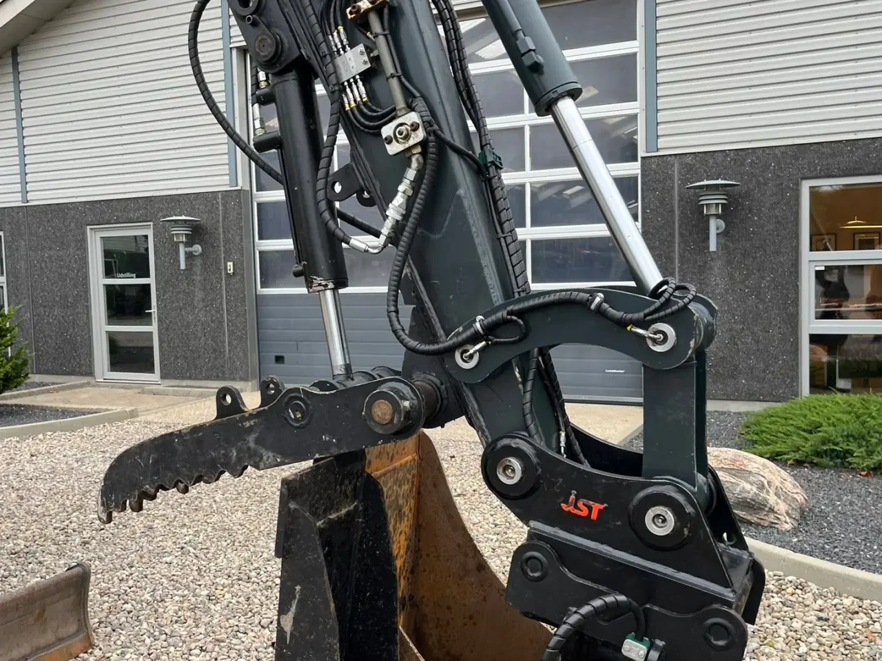 Billede 7 - Hyundai HX55 Med Hydrema skifte og centralsmørring og grab-klo på. Udlejes, også med forkøbsret.