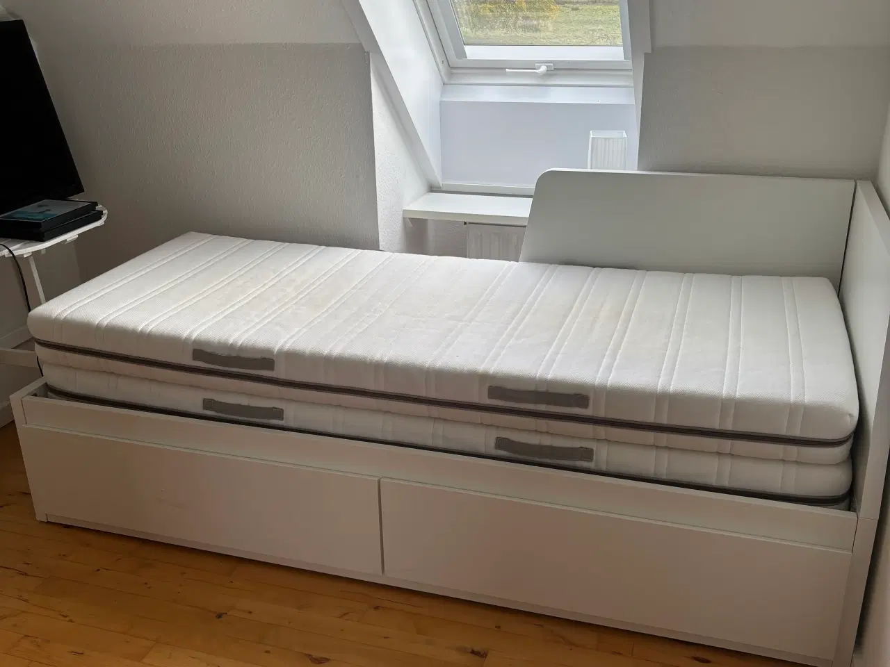 Billede 2 - Seng - kan bruges som både enkelt og dobbeltseng