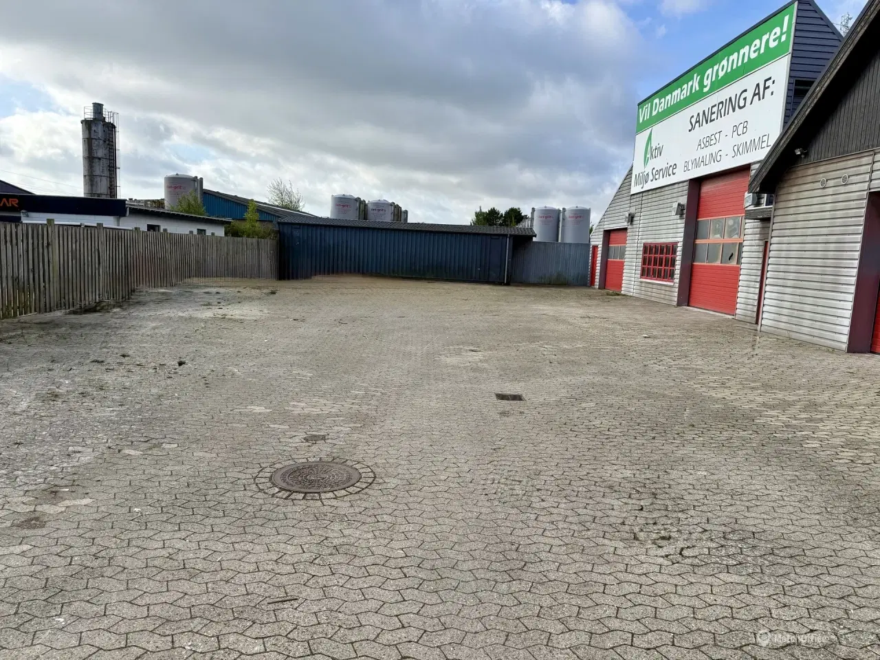 Billede 9 - Højloftet lagerlokale/industriejendom med mange anvendelser til leje