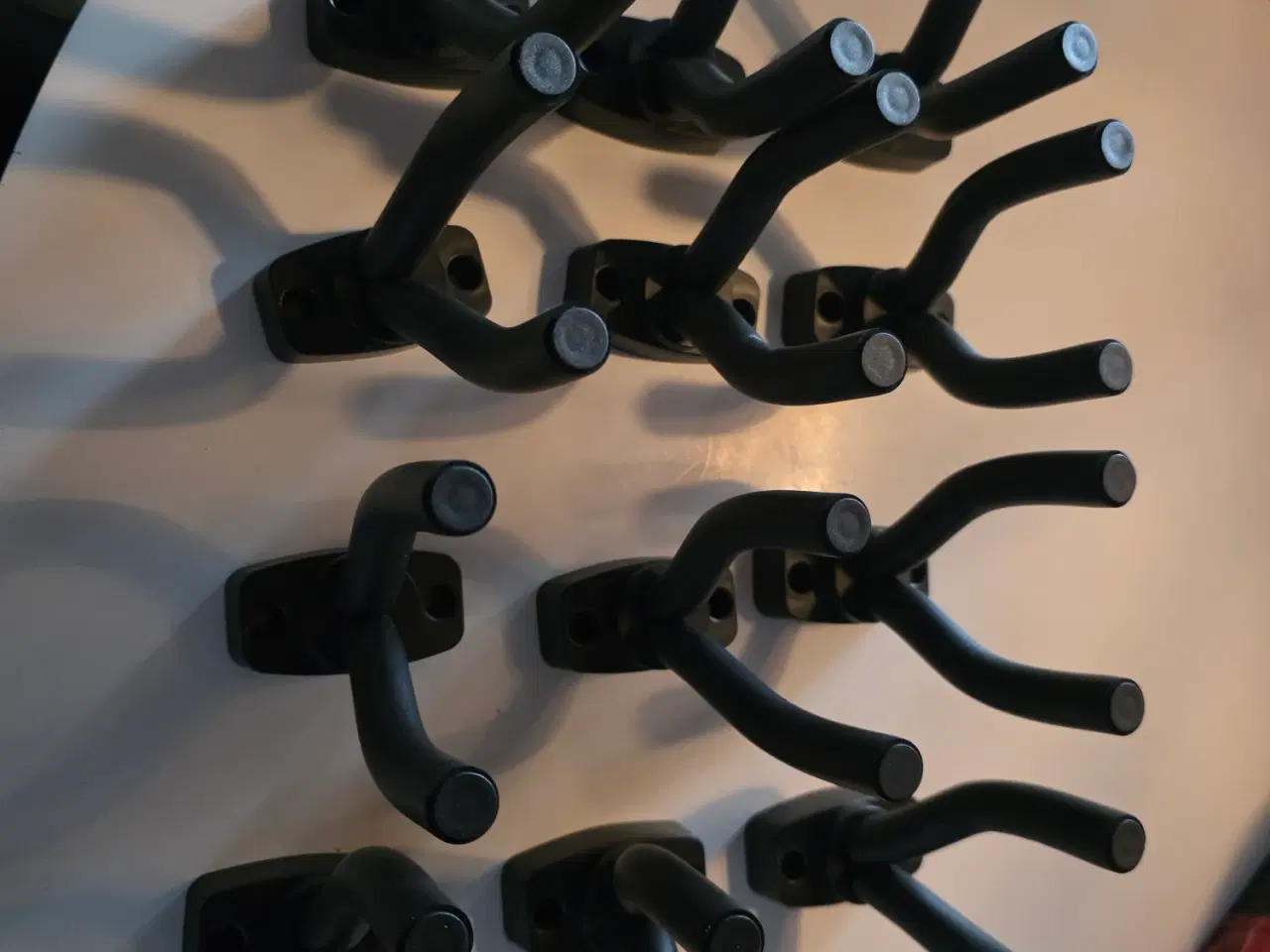 Billede 5 - Universel vægbeslag Guitar og Bas, 12 stk. haves i