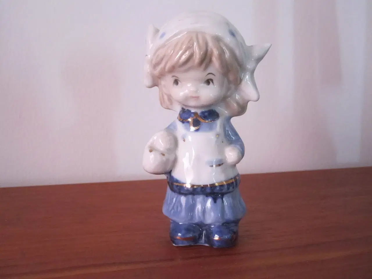 Billede 3 - porcelæns pige figur