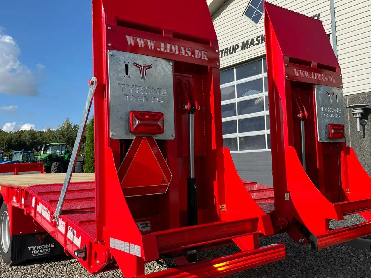 Billede 2 - Tyrone 27TLL LANG MODEL med kombi bremser, både luft og hydrauliske bremser. Affjedret træk og affjedret aksler. Med hydrauliske ramper og værktøjskasse