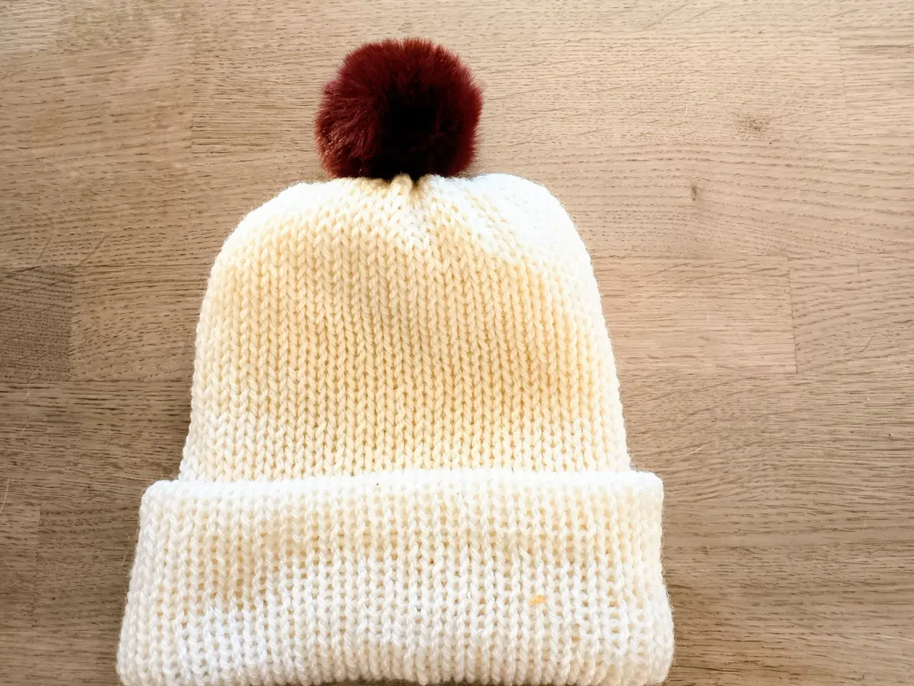 Billede 2 - Varm hjemmestrikket hue sælges