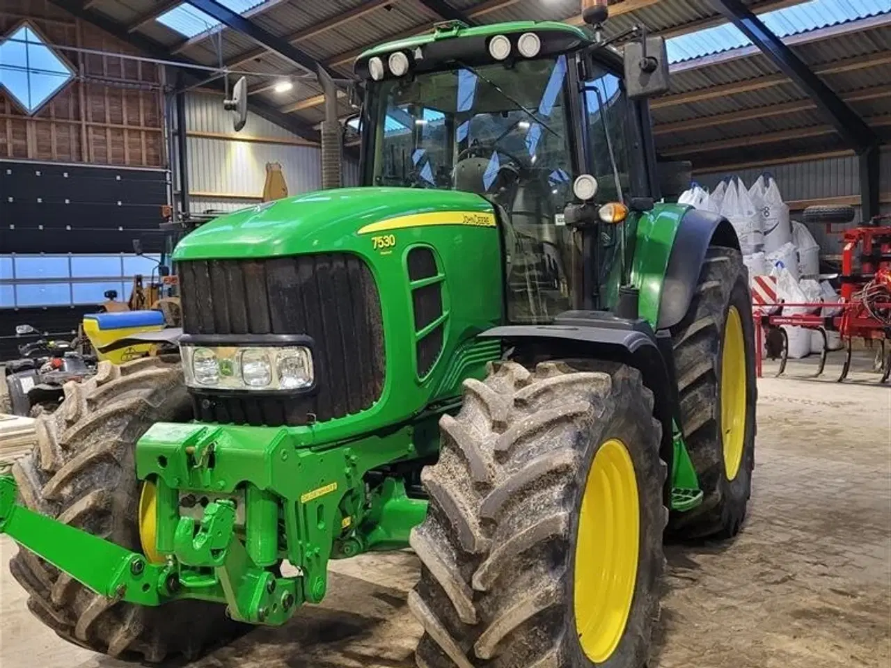 Billede 3 - John Deere 7530 Premium, Auto track ready og med frontlift på.