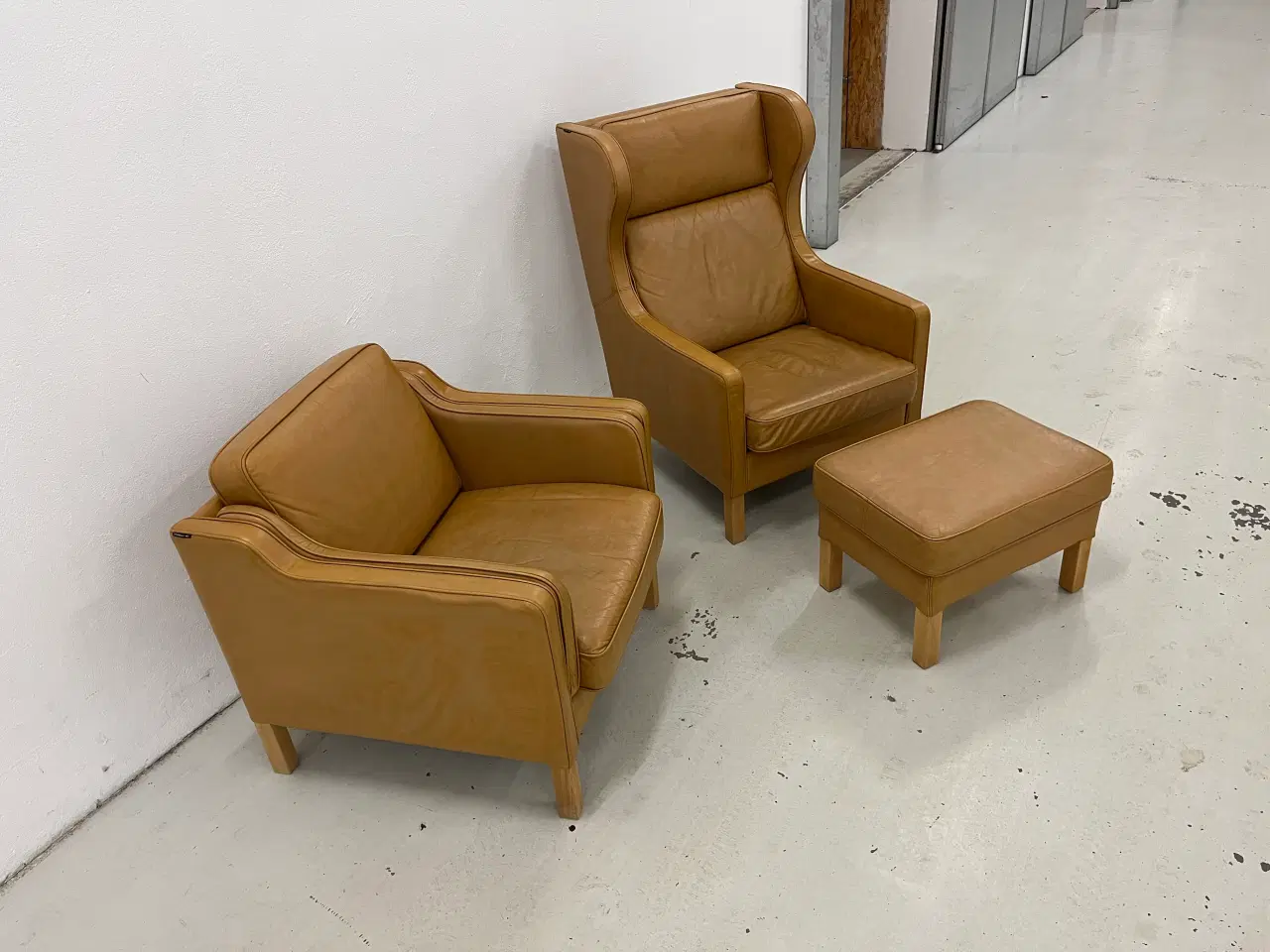 Billede 4 - Skalma Cerena øreklapstol og lav stol m/skammel .