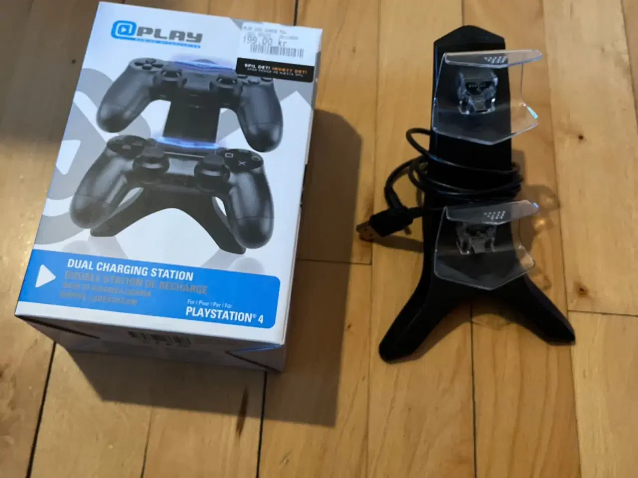Billede 4 - 2 Headset, 4 ps4 spil og ps4 controller oplader.
