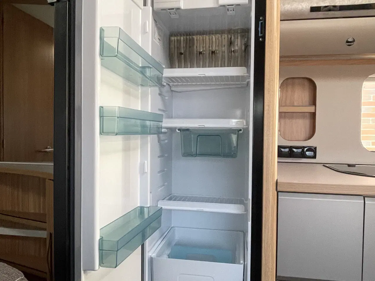 Billede 11 - Campingvogn med køjer, fortelt og meget udstyr 