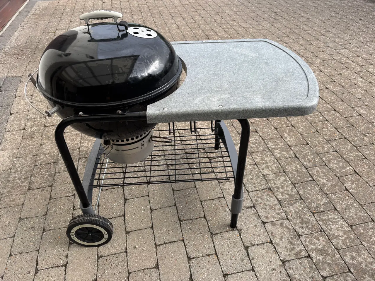 Billede 2 - Weber kuglegrill med bord.