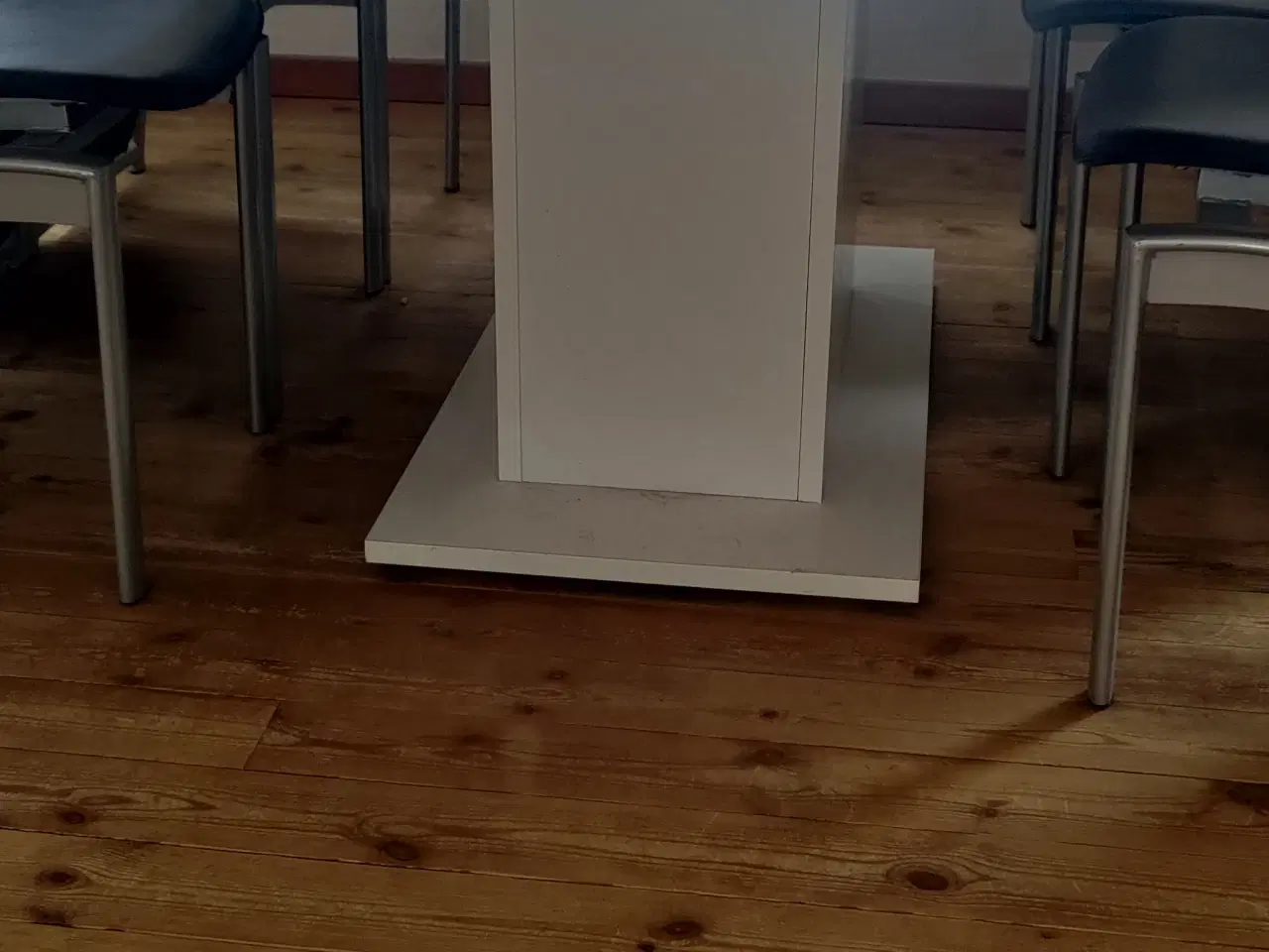 Billede 3 - BORTGIVES ** Flot bord til Handymanden