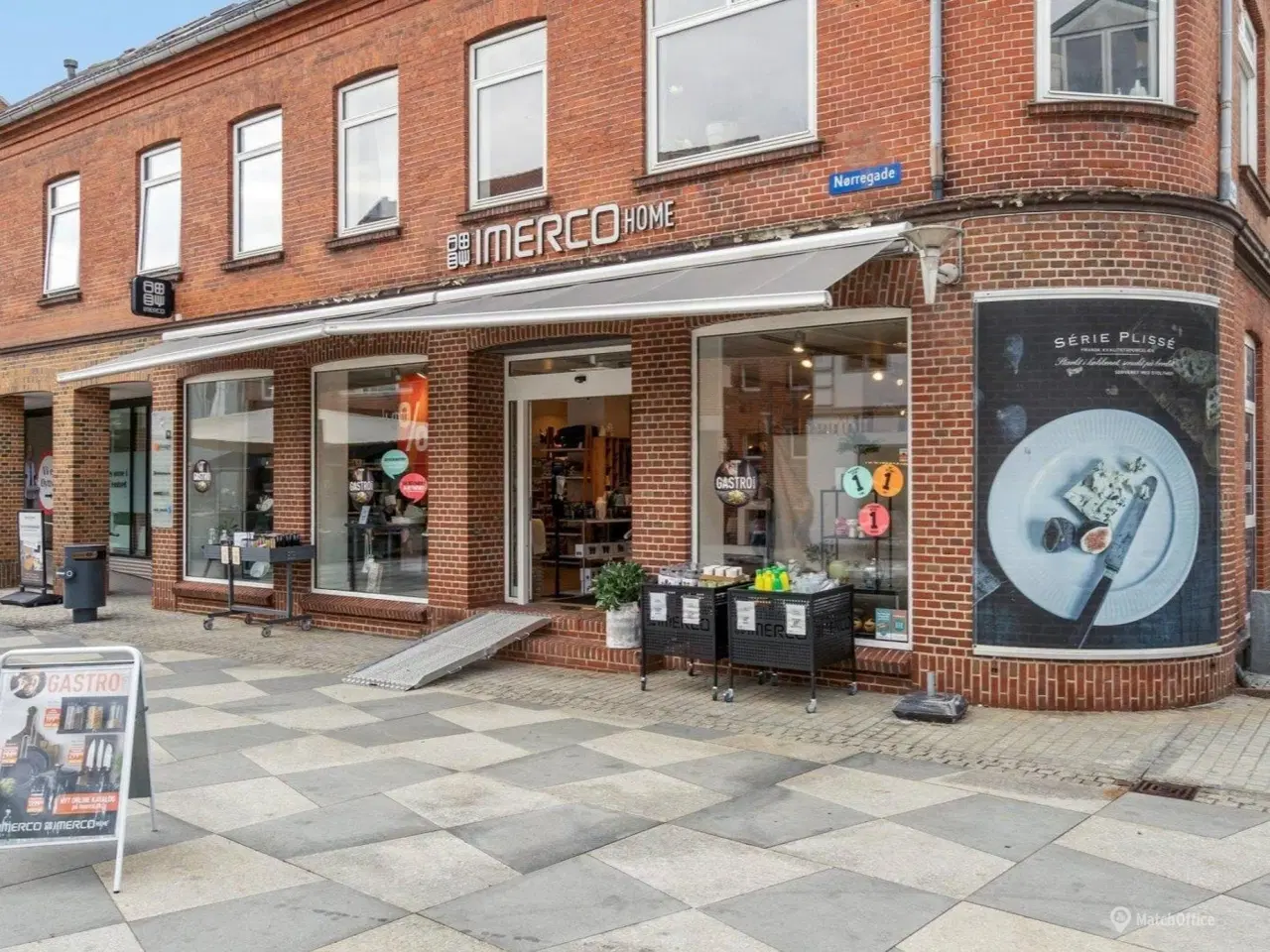 Billede 3 - Flot hjørnebutik i gågaden
