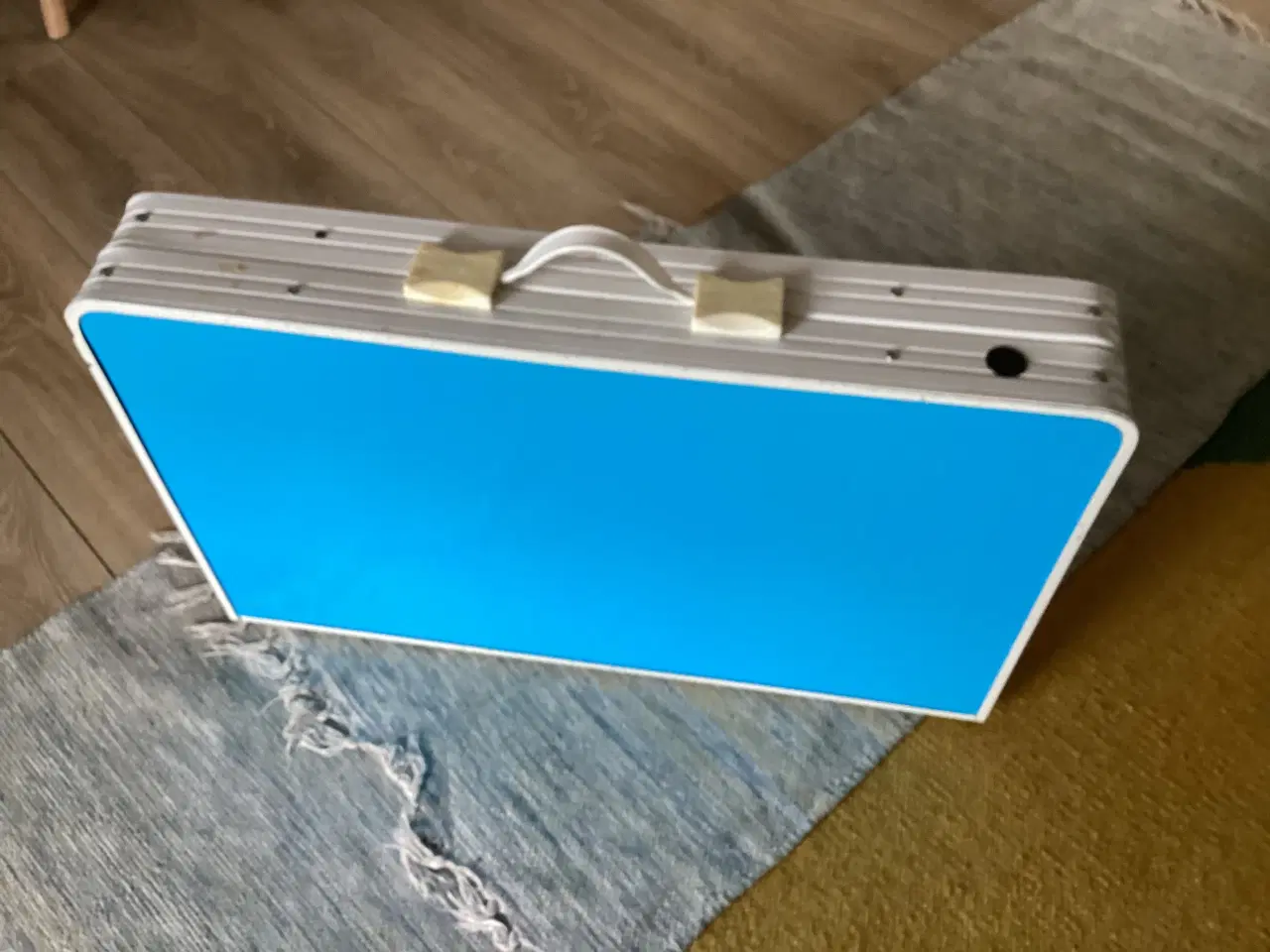 Billede 1 - Fint gammelt  campingbord i metal