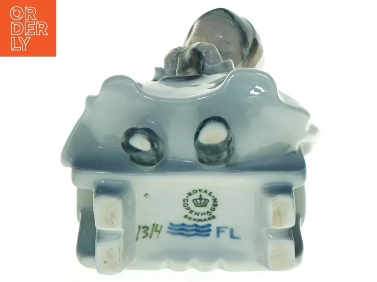 Billede 4 - Porcelænsfigur af strikkende Amager Pige fra Royal Copenhagen (str. 14 x 10 cm)