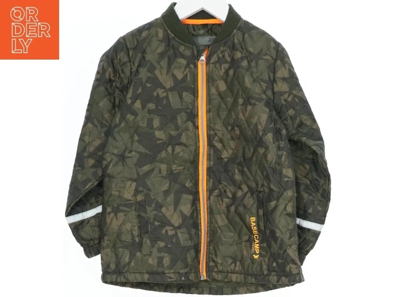Billede 1 - Termojakke i camouflage mønster fra Base Camp (str. 116)