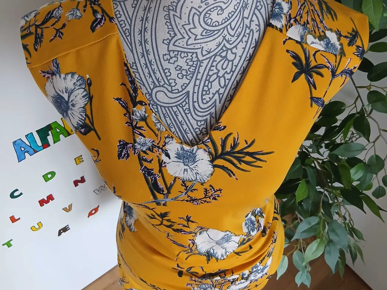 Billede 2 - Kjole. Kaffe. Small/36