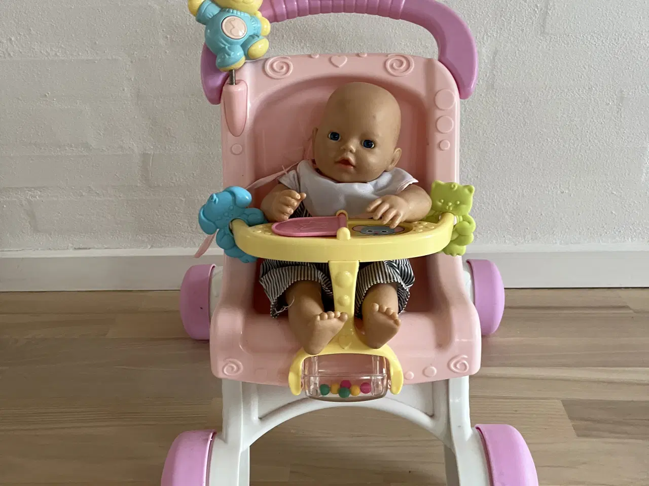 Billede 1 - Gå vogn med lille dukke