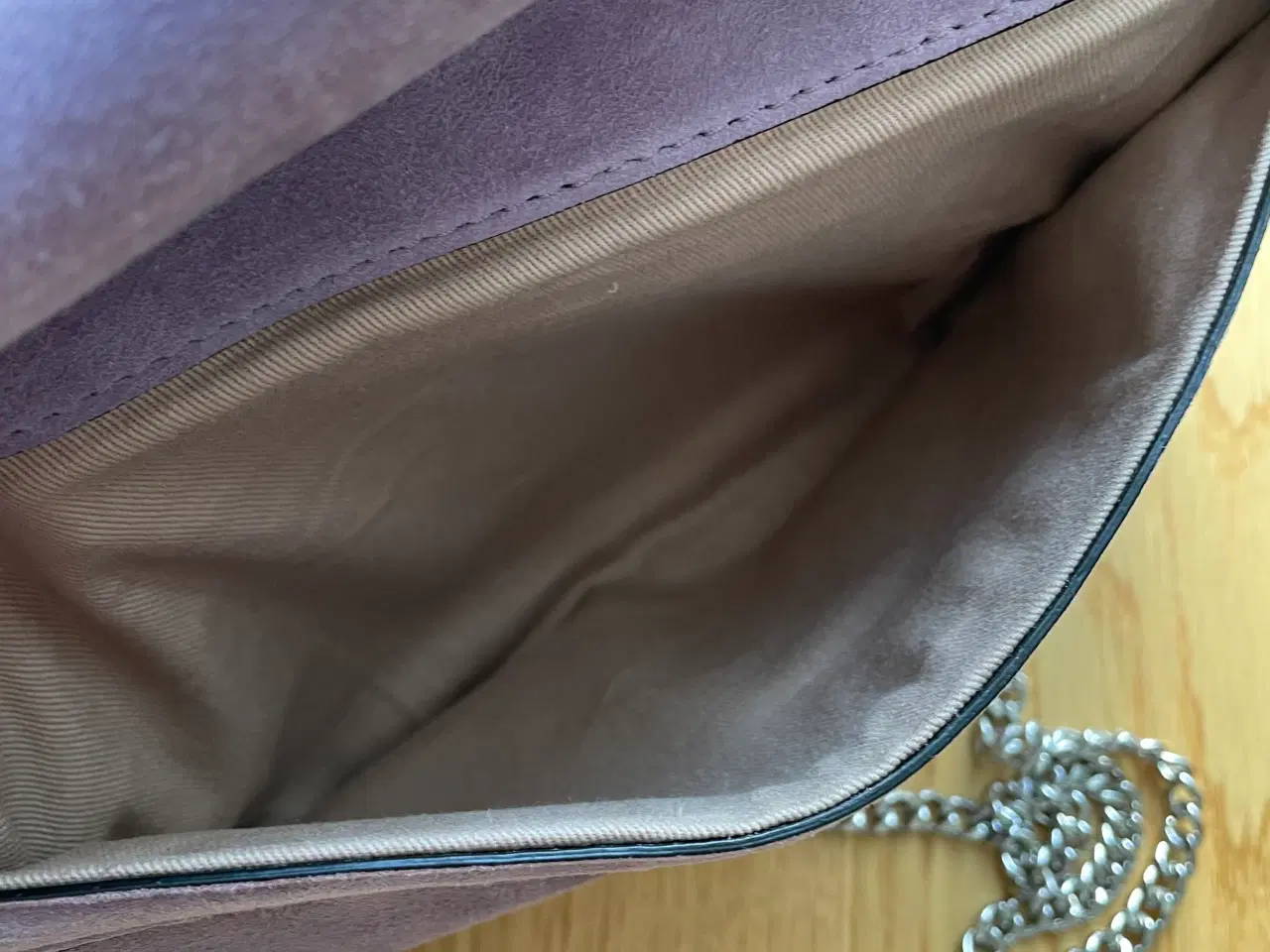 Billede 4 - Karen Millen lilla skuldertaske ruskind