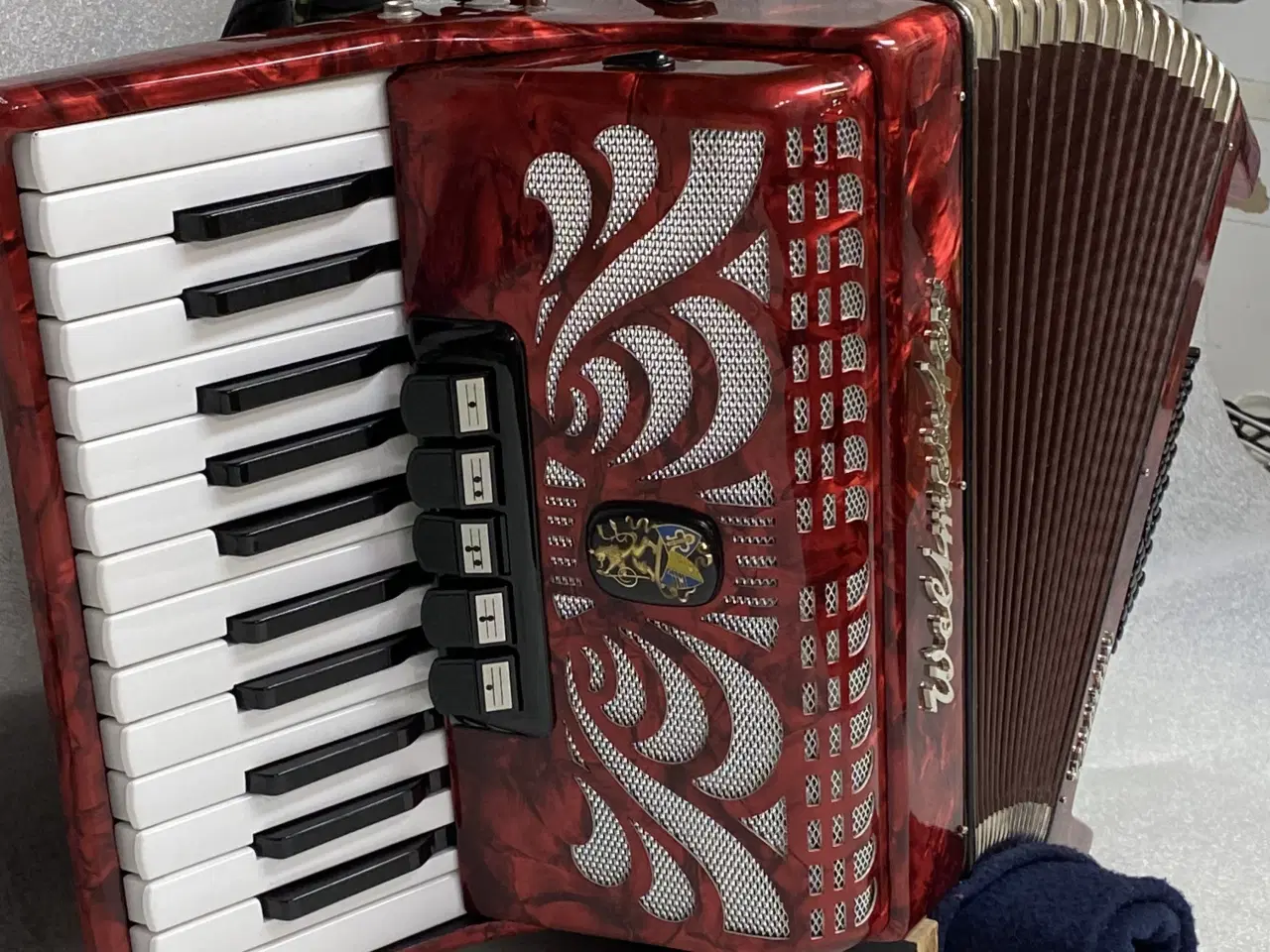 Billede 10 - Weltmeister tangent-harmonika – flot vinrød