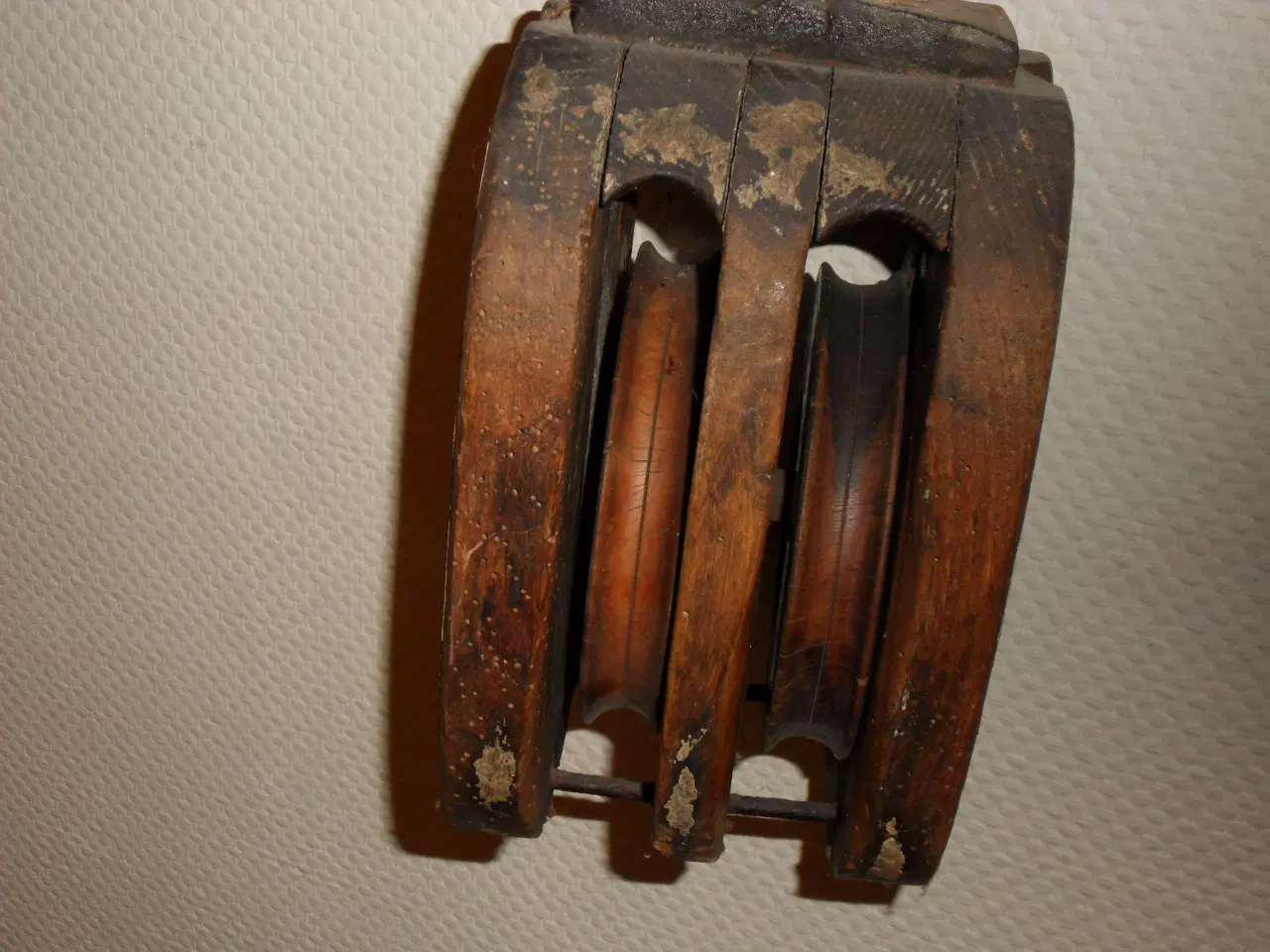 Billede 1 - TALJE. TRÆ-HEJSE-TALJE TIL REB. ca. 100 år gammel.