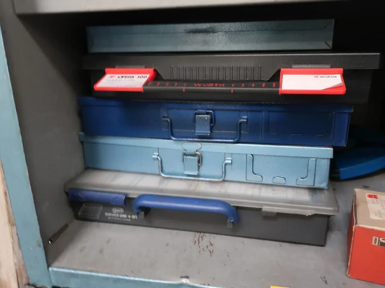 Billede 3 - "Tøm skabet" - Indhold i 2 skabe (øvre & nedre)