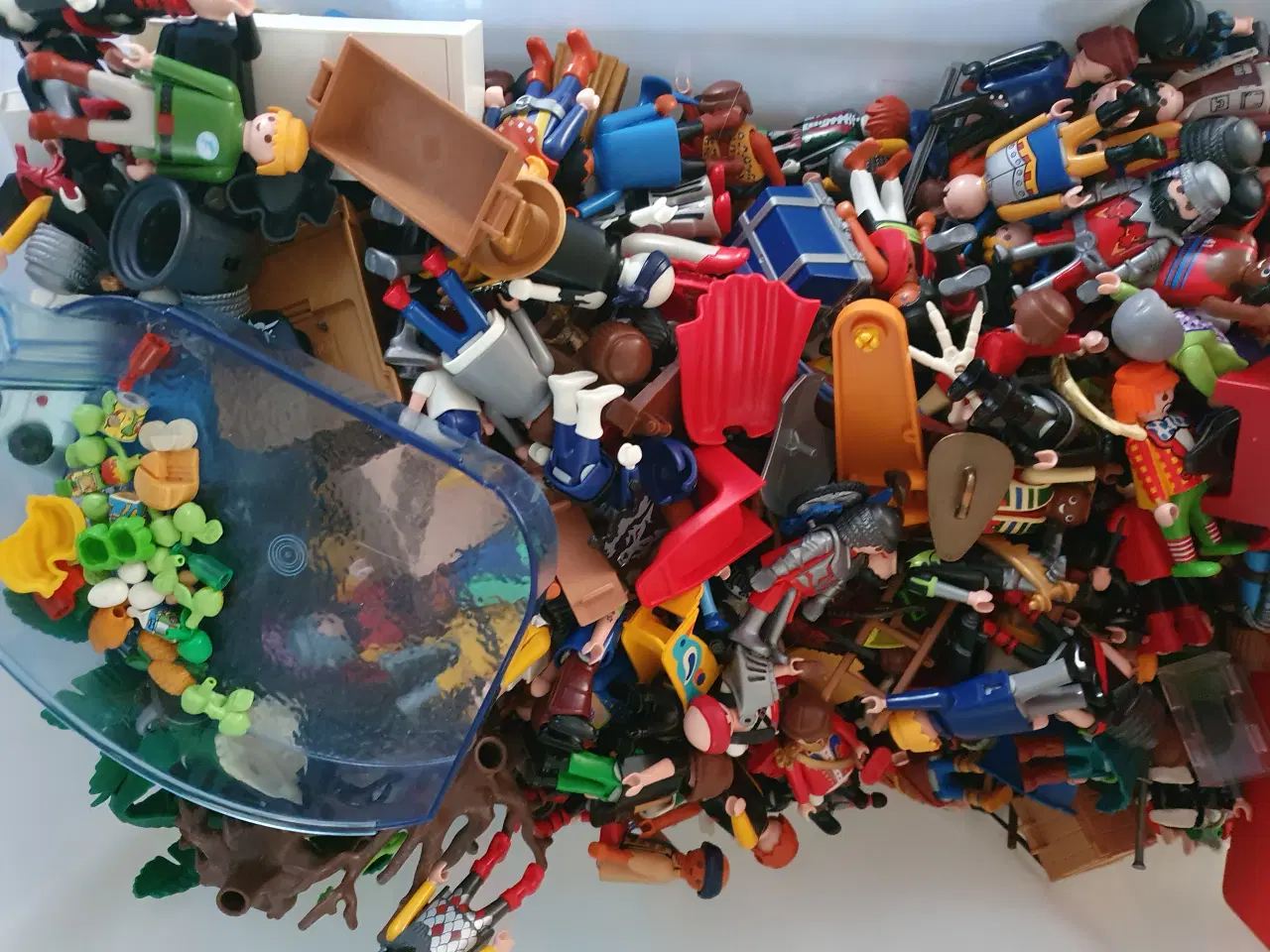 Billede 2 - Masser af playmobil til mange timers leg