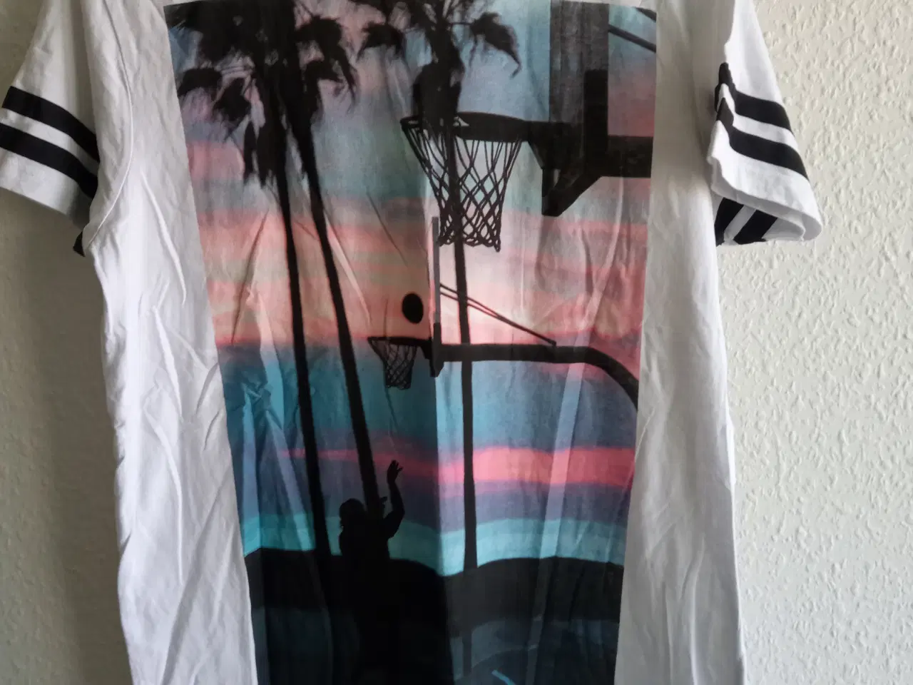 Billede 1 - T-shirt str M