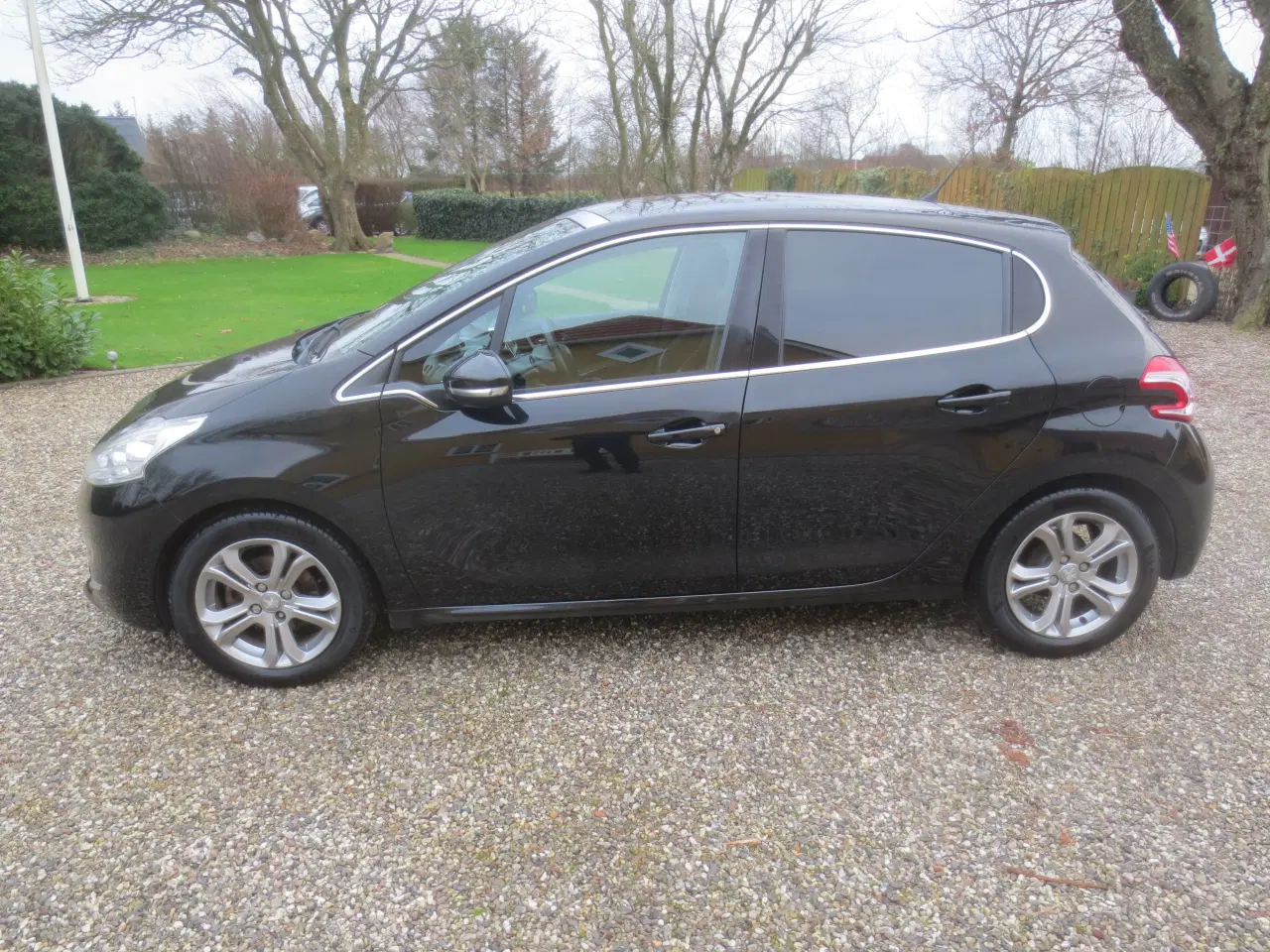 Billede 9 - Meget fin Peugeot 208 1.2 i År 2015.