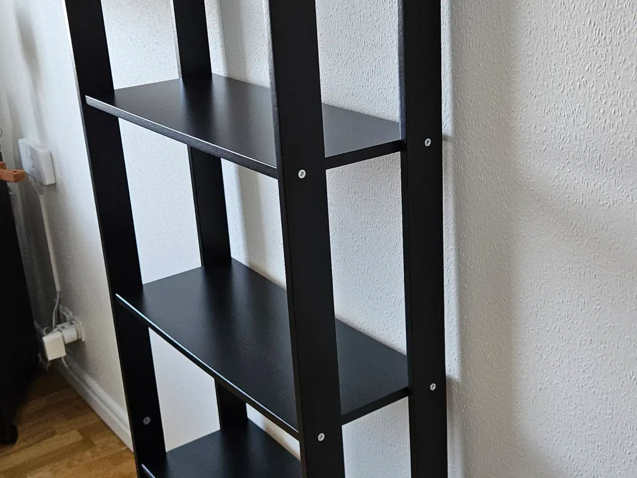 Billede 6 - Sovesofa, Reol, lille kommode på hjul, skrivebord,