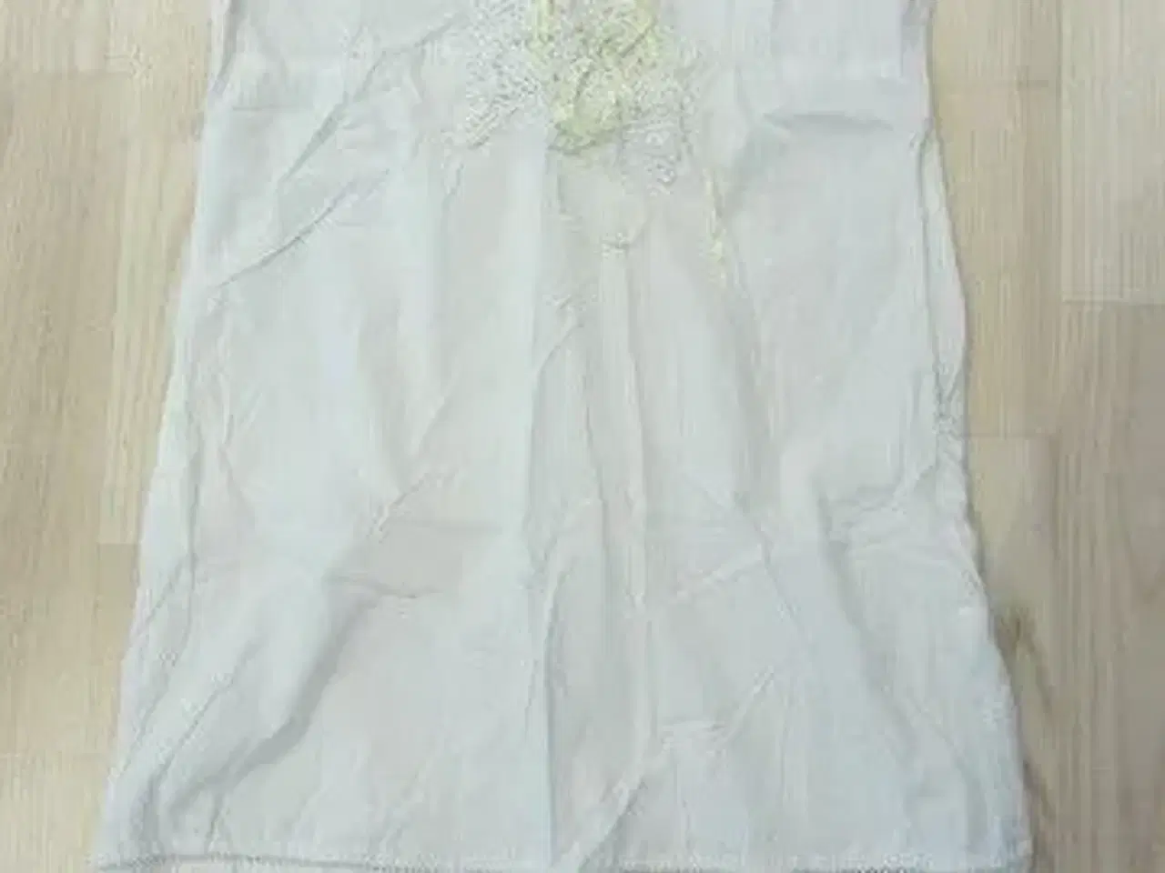 Billede 1 - Str. S, hvid kjole