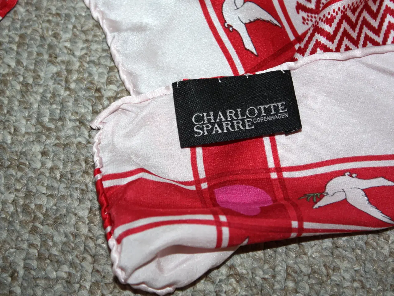 Billede 4 - Charlotte Sparre vintage silke tørklæde 100% silk 