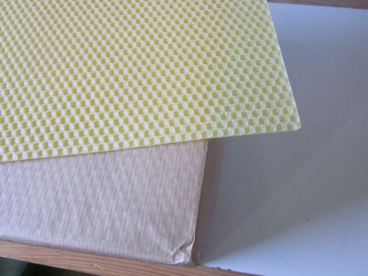 Billede 2 - Bivoks,  12X10  grøn pulje