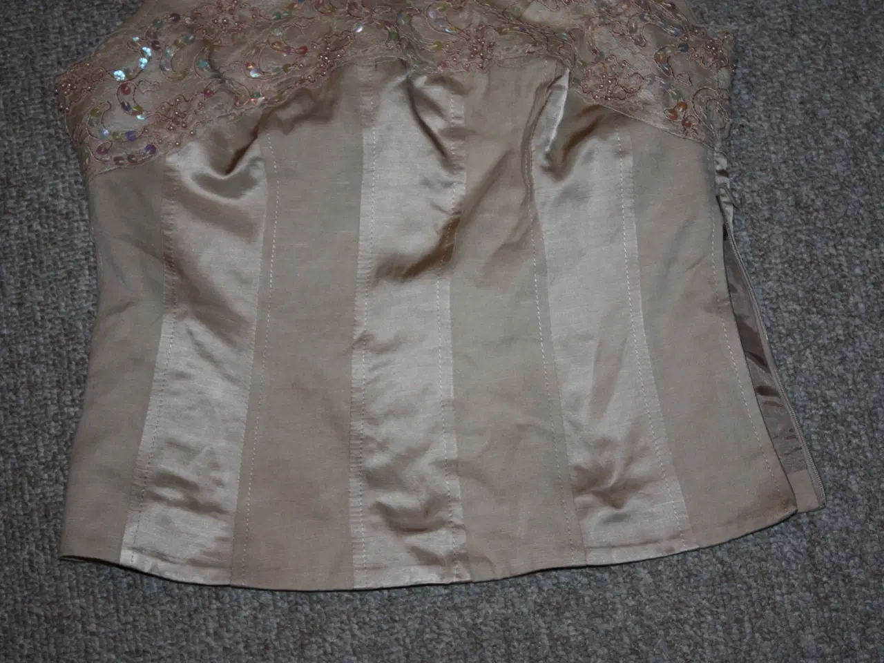 Billede 4 - Fin Creton top med perleapplikationer str. 36