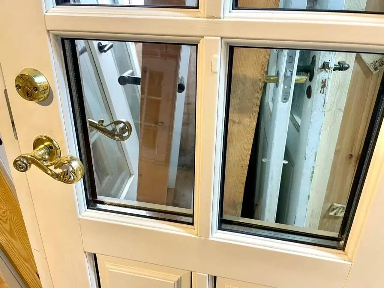 Billede 3 - Smal facadedør med vinduesparti i termoglas